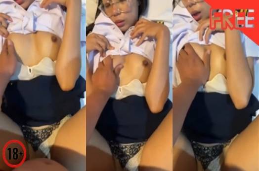 คลิปหลุดนักเรียนติ้วหี VK XXX จับเย็ดหีนักเรียนตำรวจคาชุดเจอซอยร้องครางเสียงหลง กระแทกหีน้องแว่นอย่างเด็ดแหกหีถ่างหอยขาวๆ แล้วขยำนมเล่นตอนซอยจนน้ำเงี่ยนแตกคารูหี