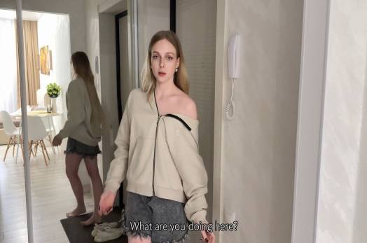 Arisha Mills น้ำร้อนหดเลยขอมาปลอดห้องพี่