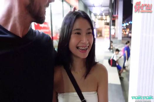 คลิปหลุด18+ สาวหุ่นขาวขี้เงี่ยนลากแฟนหนุ่มฝรั่งจับเย็ดในโรงแรมจับเย็ดกระแทกหีลีลาอย่างมันส์นวดนมแจ่มๆ
